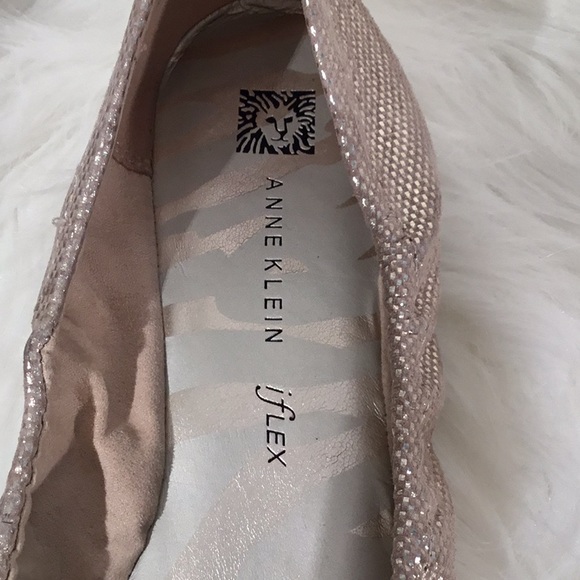 ANNE KLEIN IFLEX GOLD FLATS - Picture 8 of 8